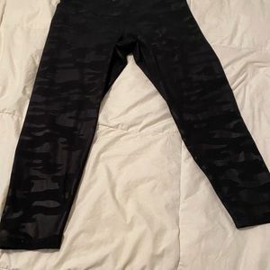 Old navy black camo legging capris
